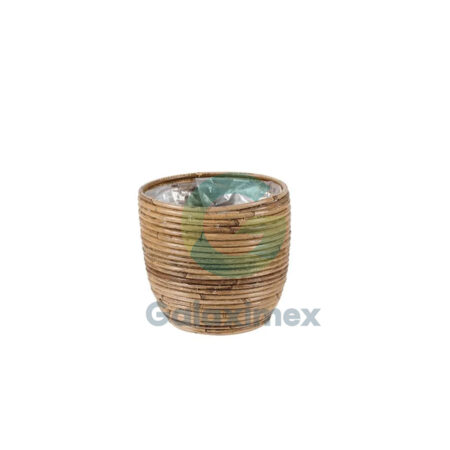 Woven-rattan-planter-pot-with-liner
